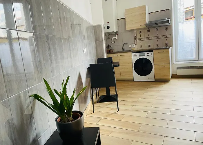 Du Village Νανσύ